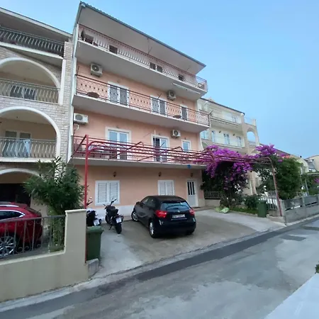 Sanja Apartment *